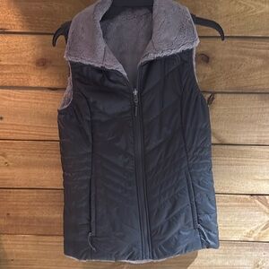 EUC The North Face women's vest reversible. Gray/black xs